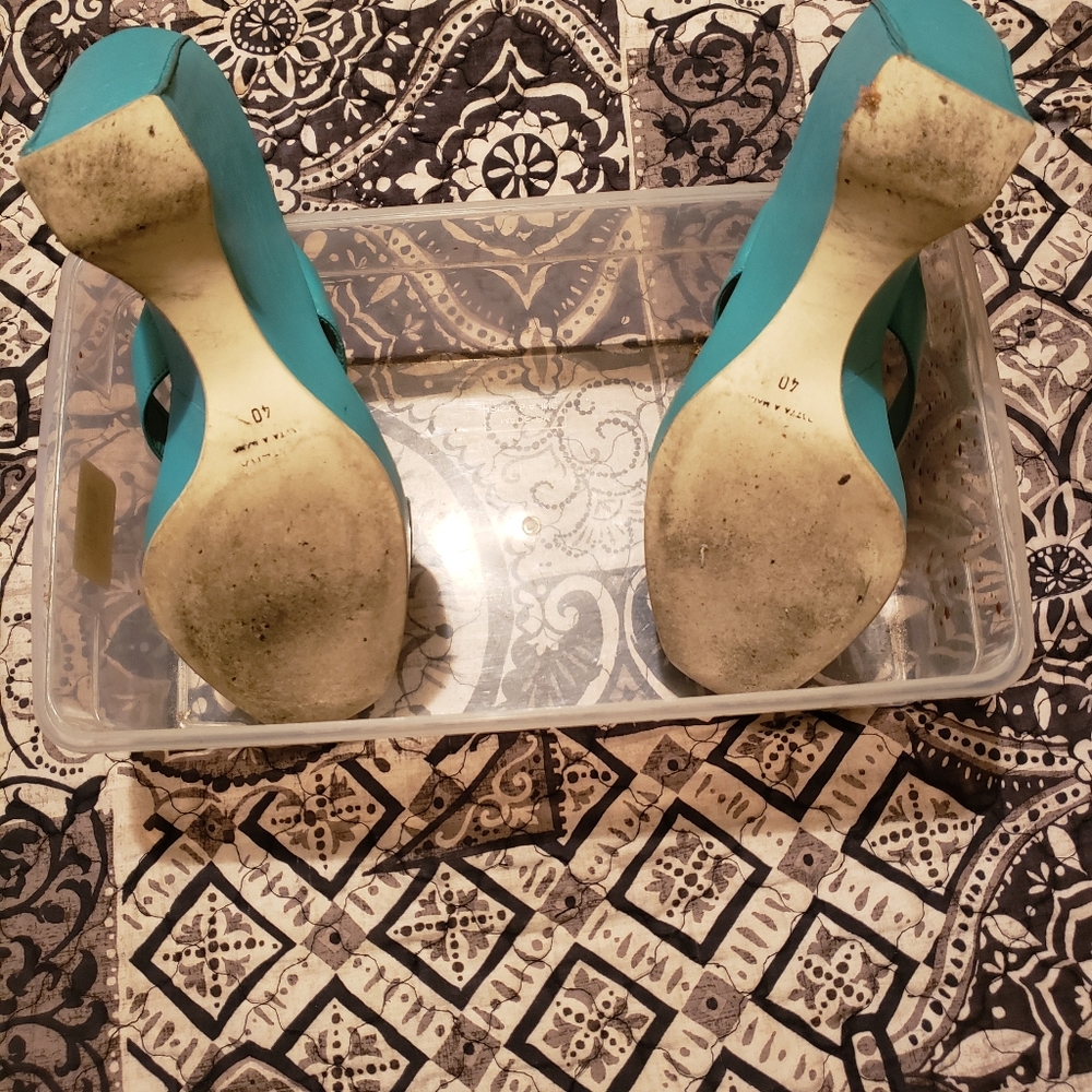 Heels - Picture 2 of 3
